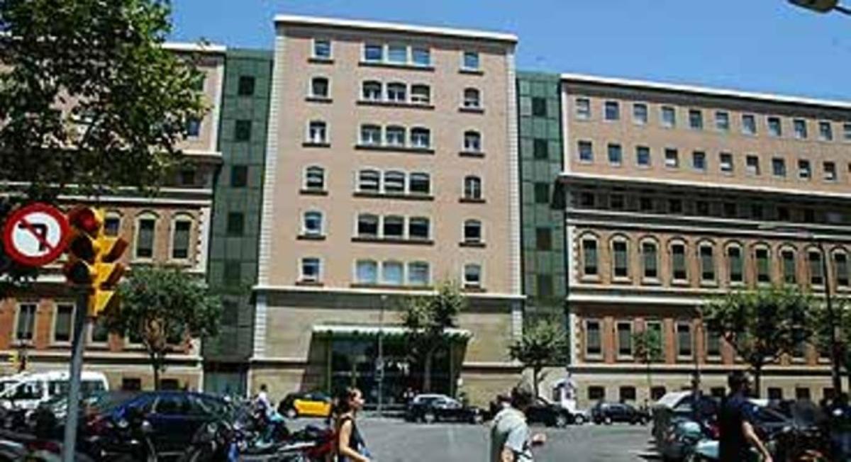 Façana de l’hospital Clínic, a Barcelona.