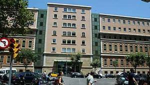 Façana de l’hospital Clínic, a Barcelona.