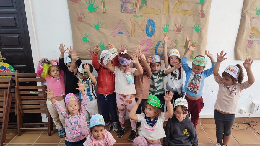 Más de un centenar de niños disfrutan de los talleres navideños del Ayuntamiento de Tías y Maramar