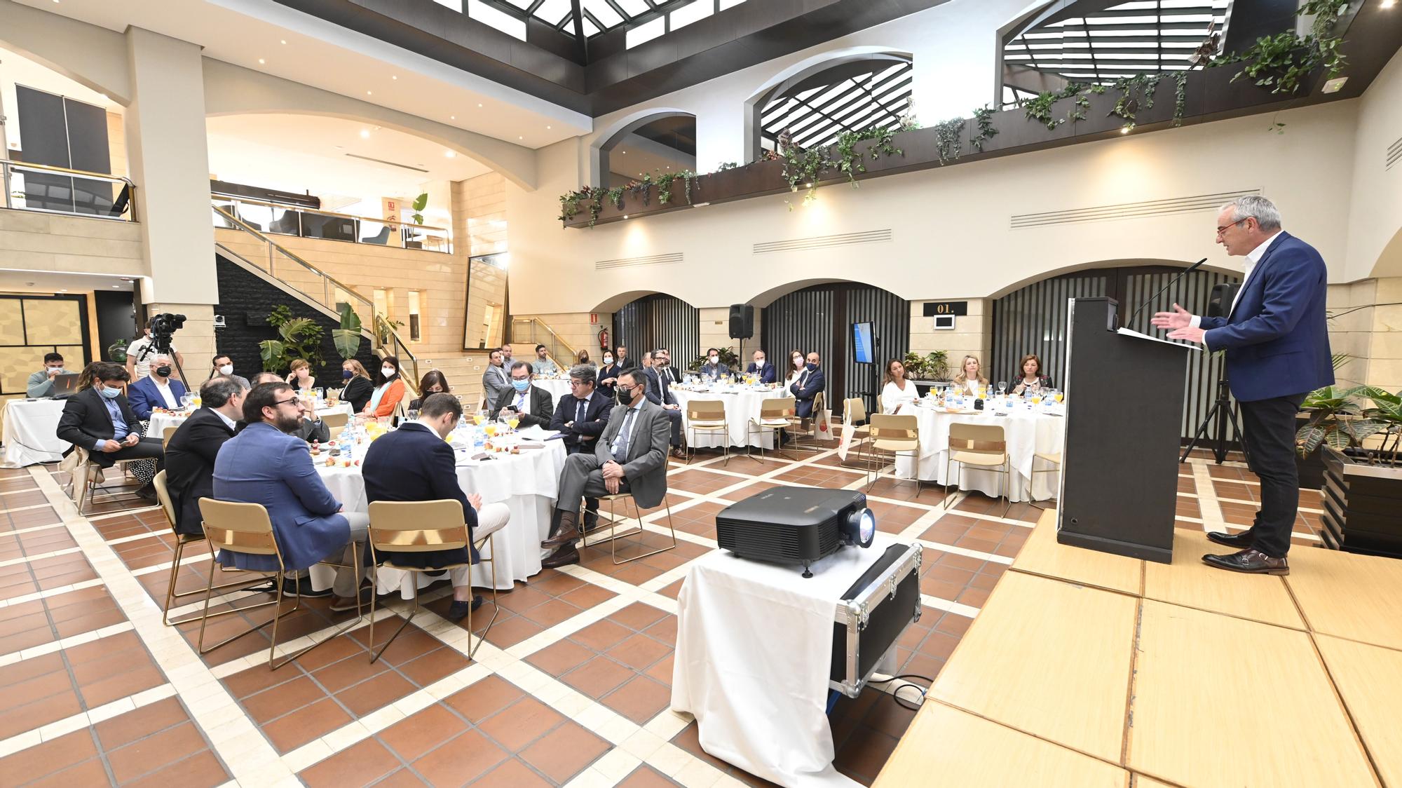 Desayuno empresarial en el hotel Intur