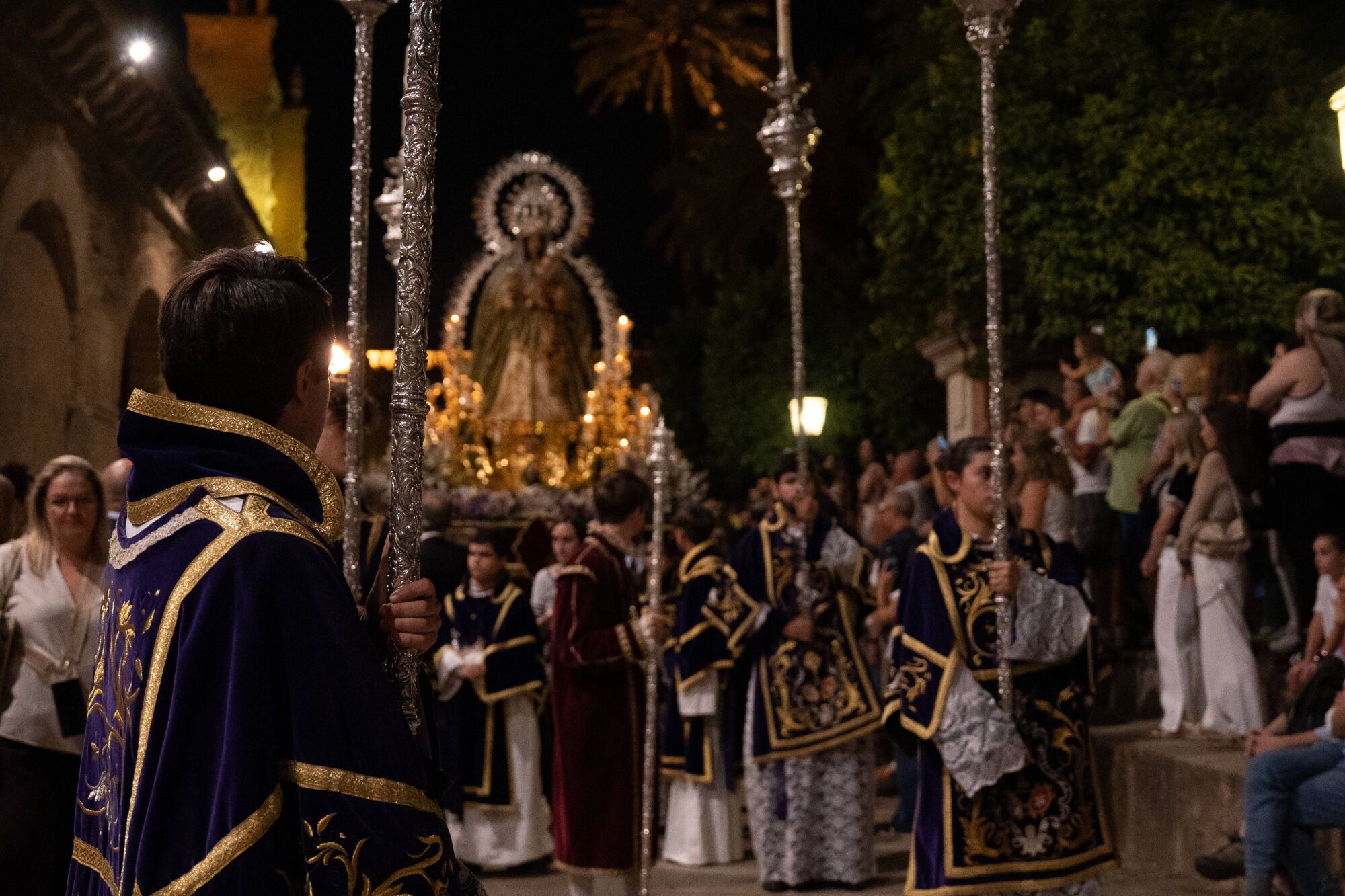 La procesión Reina de los Ángeles de Gloria de Córdoba, en imágenes