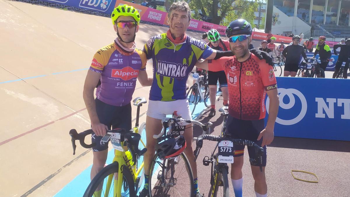 Los ciclistas, en el velódromo de Roubaix