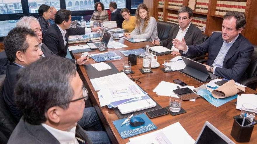 Representantes de la pesca japonesa ayer durante su visita a Galicia.