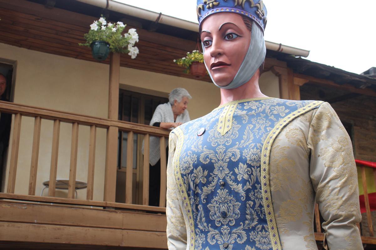 GALERÍA | Desfile de gigantes en Puebla de Sanabria GALERÍA | Desfile de gigantes en Puebla de Sanabria