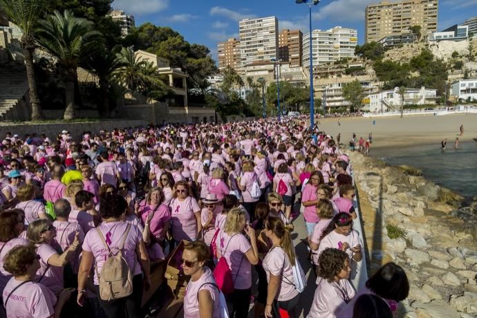 Marcha contra en cáncer de mama en Benidorm