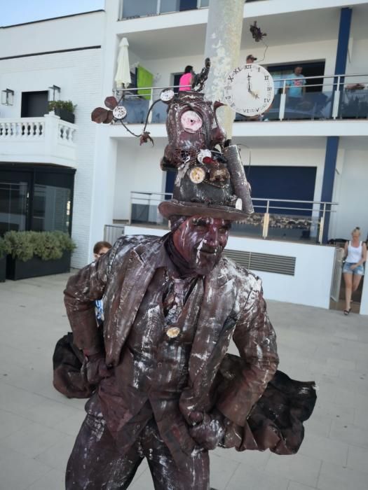 Una estàtua humana al Passeig de Manresa