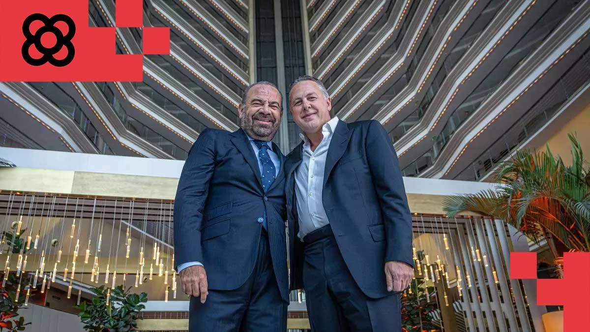 Escarrer y Chedraoui, en el vestíbulo del Torre Melina Gran Meliá.