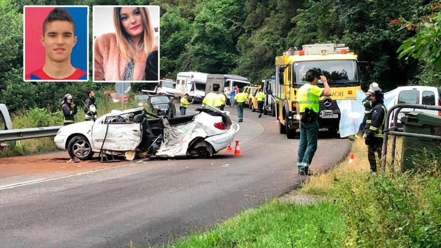 Los equipos de rescate con el turismo en el que viajaban los cinco jóvenes