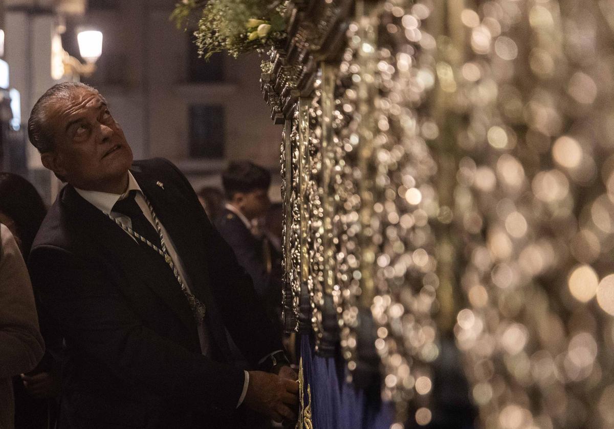 El frío no desluce las procesiones del Martes Santo en Alicante