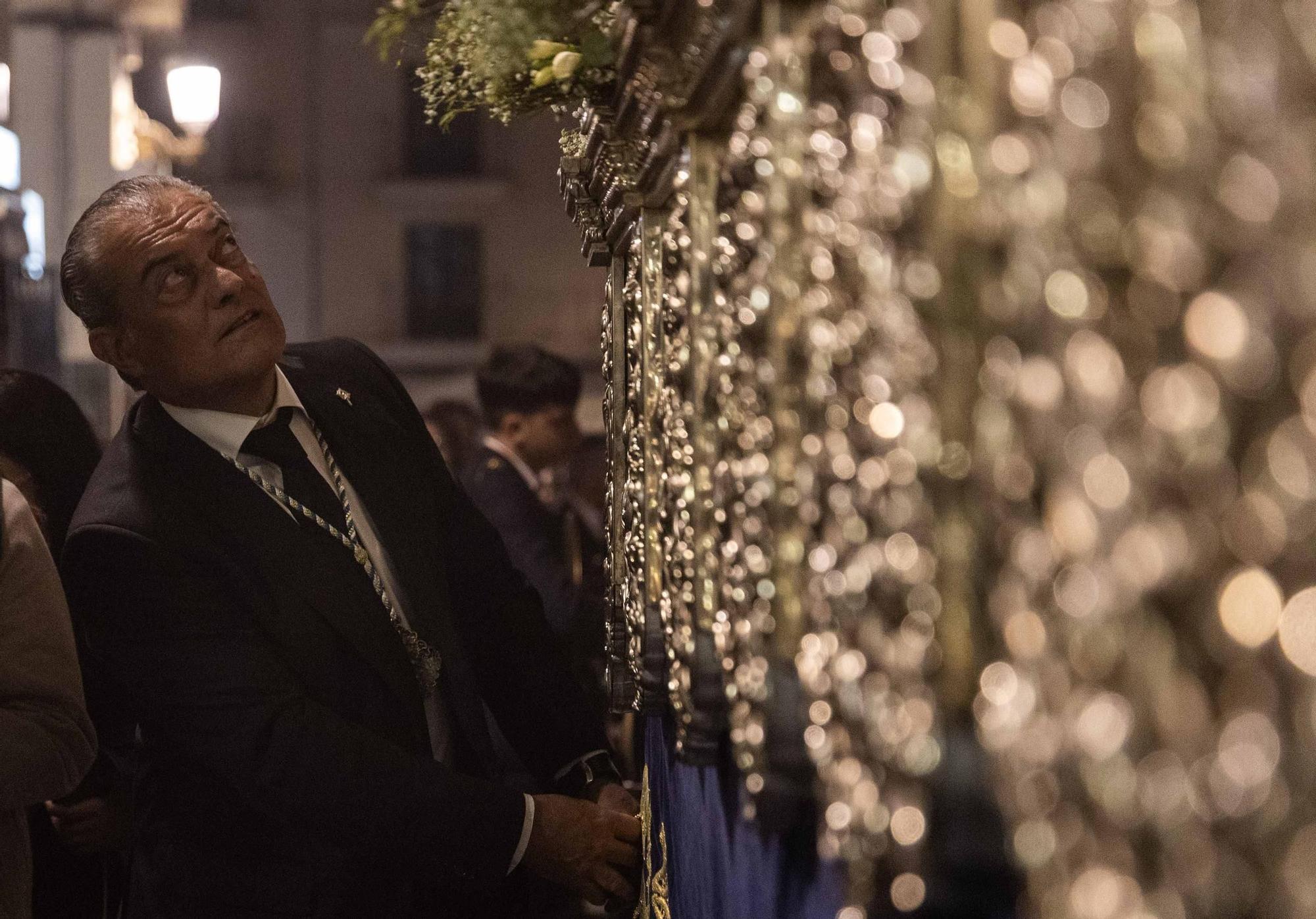 El frio no desluce las procesiones del Martes Santo en Alicante