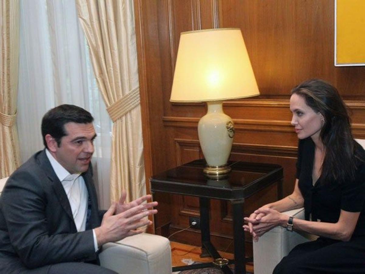 Angelina Jolie se entrevista con el primer ministro griego