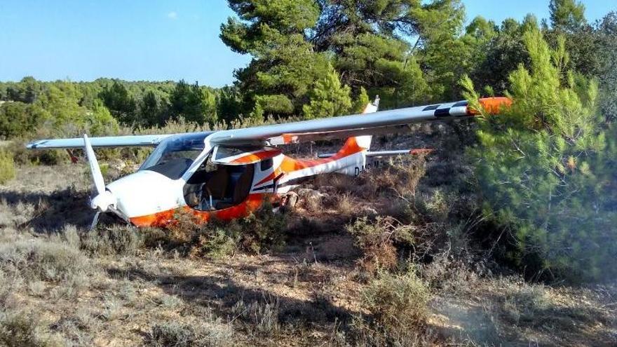 Aterrizaje de emergencia junto a la carretera