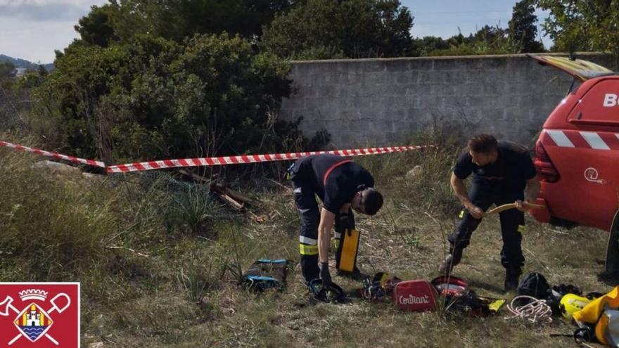 Rescatado un perro que había caído a un pozo en Sant Josep