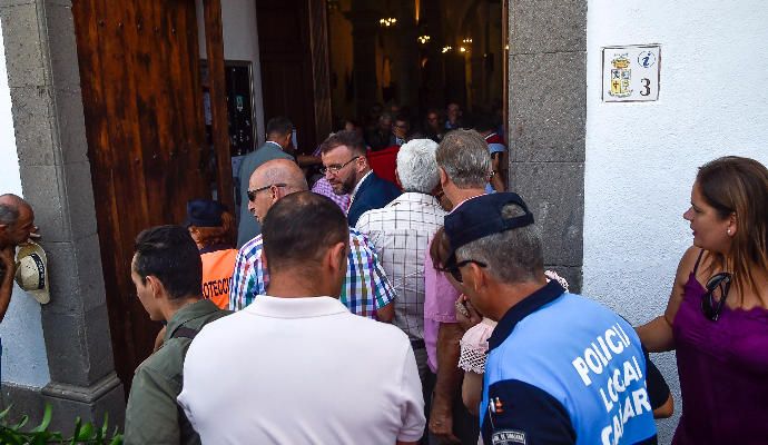 San Bartolomé cae en Tunte y el cura acaba herido.