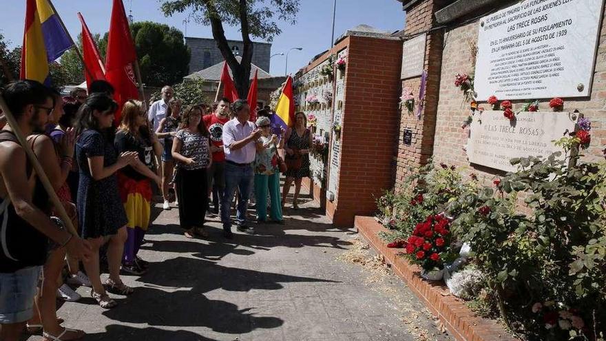 En memoria de &quot;Las Trece Rosas&quot;