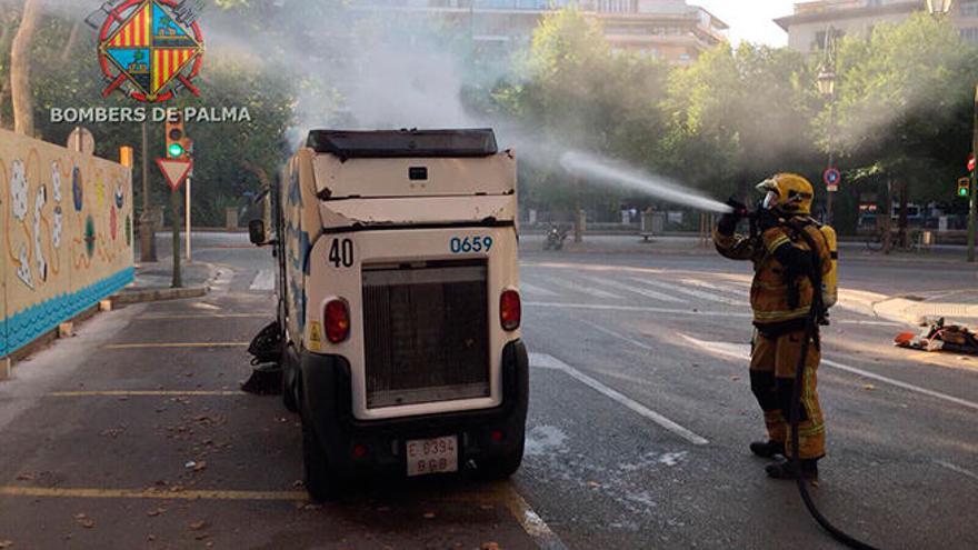 Sofocado un incendio en una barredora de Emaya en Palma