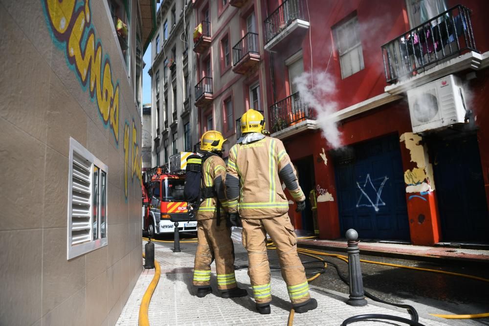 La alerta por el fuego originado en el establecimiento se registró en Emerxencias 112 a las 15.30 horas de este viernes, 14 de septiembre de 2018.