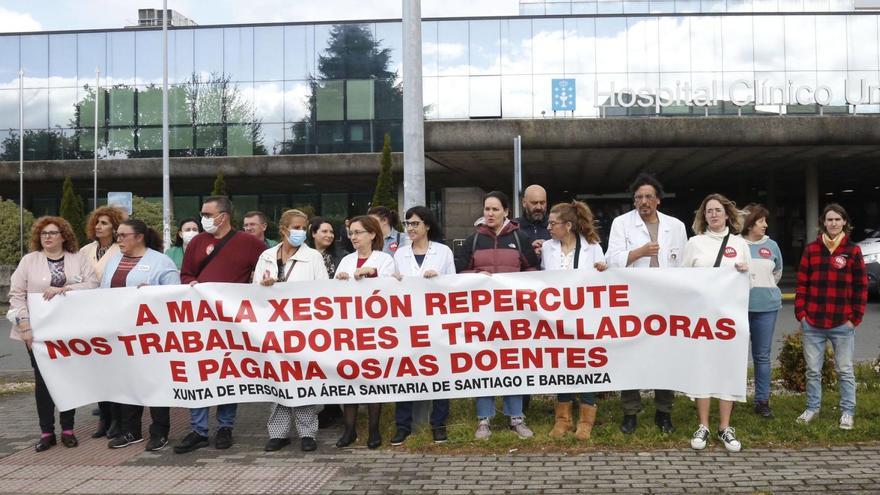 La falta de internistas deja hasta 60 camas inoperativas en el área sanitaria de Santiago