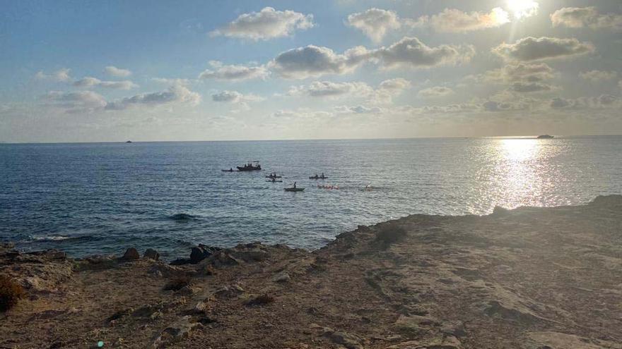 El paratriatleta Javier Vergara cumple con éxito su reto de 5km de natación por una causa benéfica