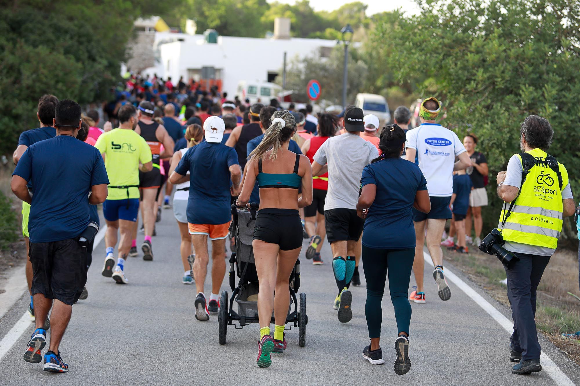 Búscate en la galería de imágenes de la Cursa 10K Pla de Sant Mateu