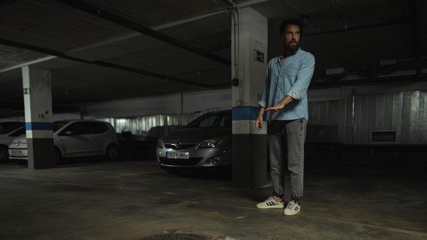 Más de setenta familias llevan dos décadas sin saneamiento en Arona: el Ayuntamiento admite que el edificio se levantó con una licencia irregular