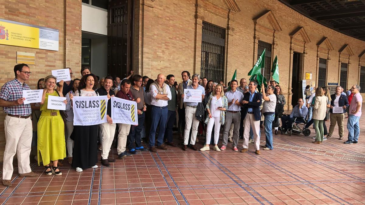 Concentración de trabajadores de la Inspección de Trabajo de toda Andalucía en Sevilla.