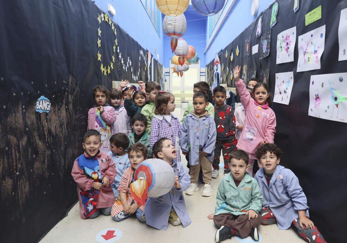 Alumnáu d’Infantil nel so pasiellu espacial.