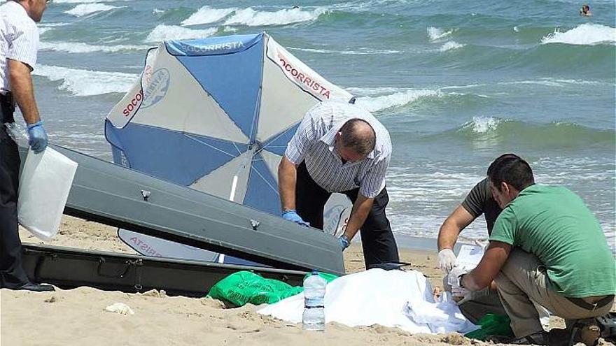 Descubren el cadáver flotando a 50 metros de la costa