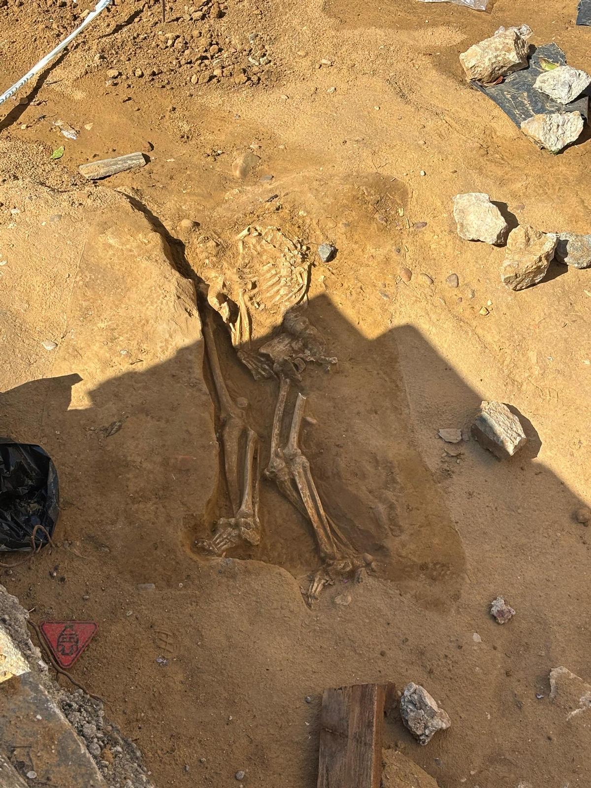 Restos del matrimonio encontrado durante la excavación arqueológica en la avenida de Huelva de Badajoz.