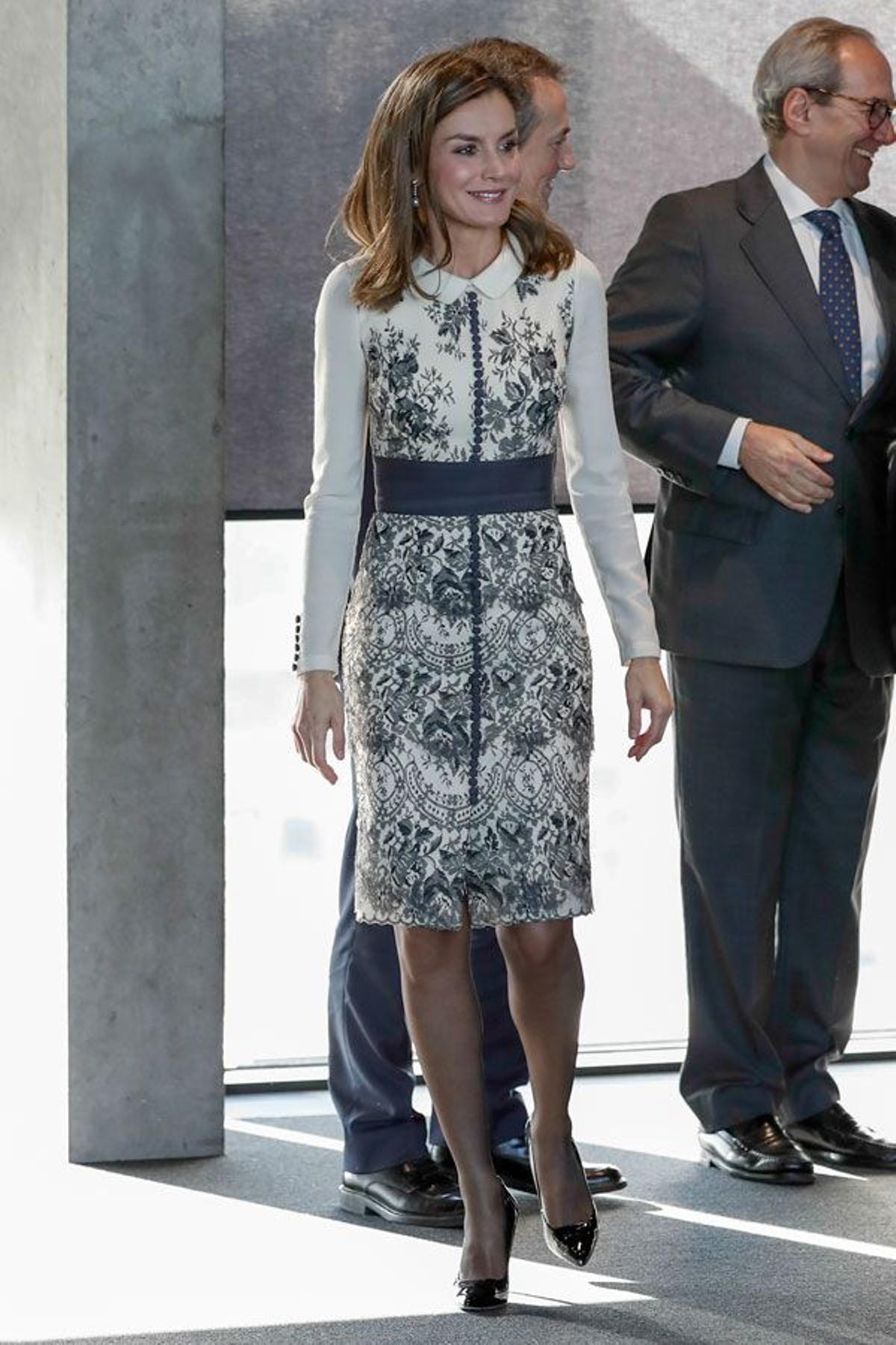 El look de Letizia Ortiz con vestido de Felipe Varela con fajín en lila