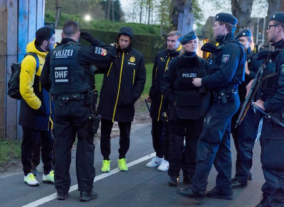 Una explosió afecta l''autobús del Borussia de Dortmund ferint Marc Bartra.