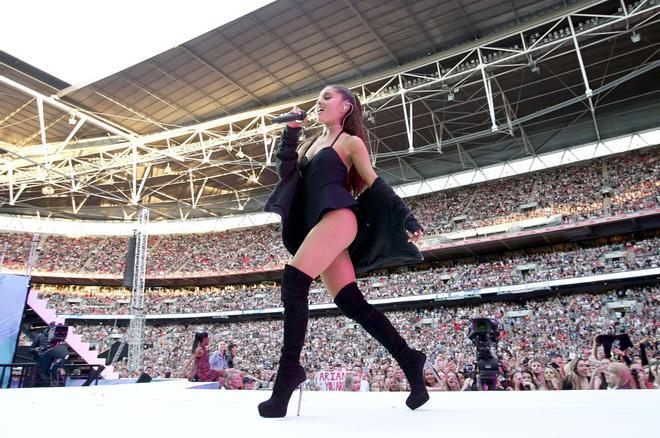 Ariana Grande durante su concierto en el Machester Arena