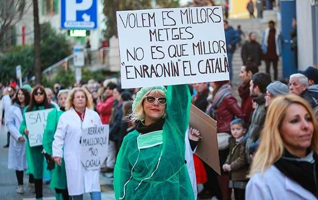 La Rua desfila por el centro de Palma