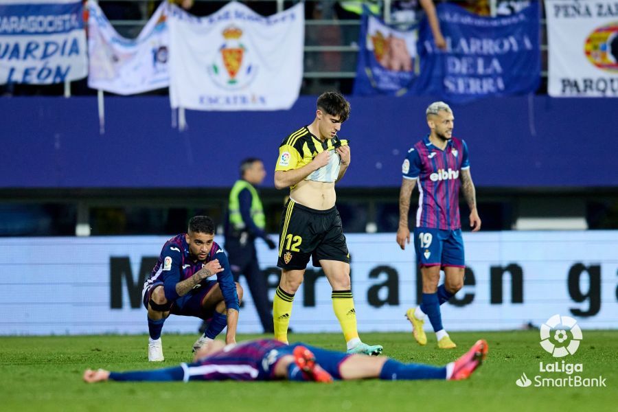 Larra con rostro serio tras el partido en Eibar