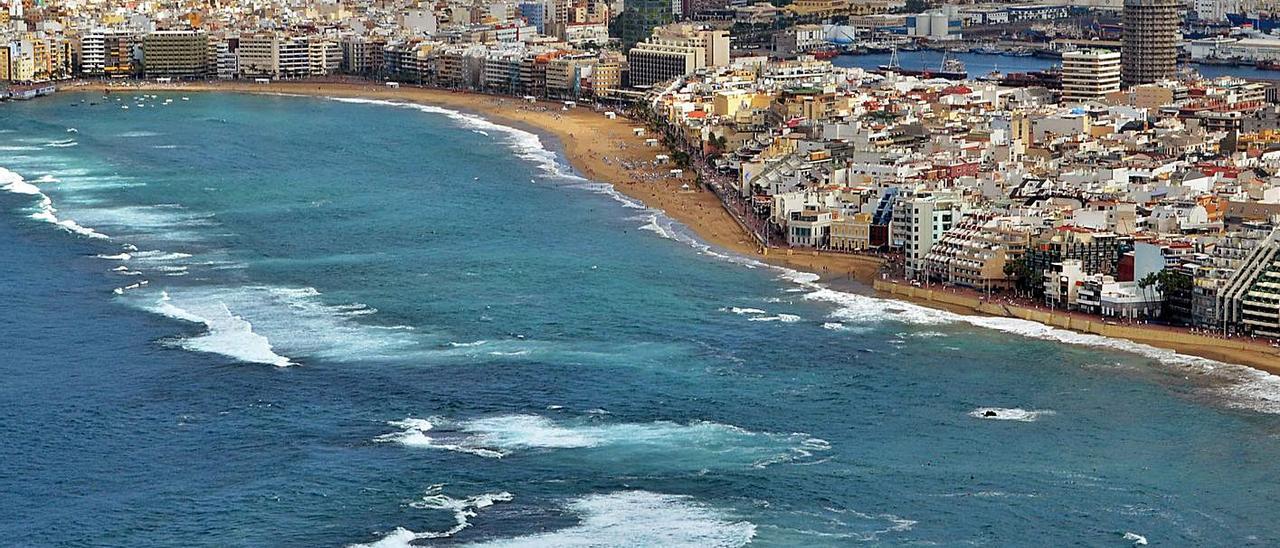 Panorámica aérea de la zona de Las Canteras, en Las Palmas de Gran Canaria. | | YAIZA SOCORRO