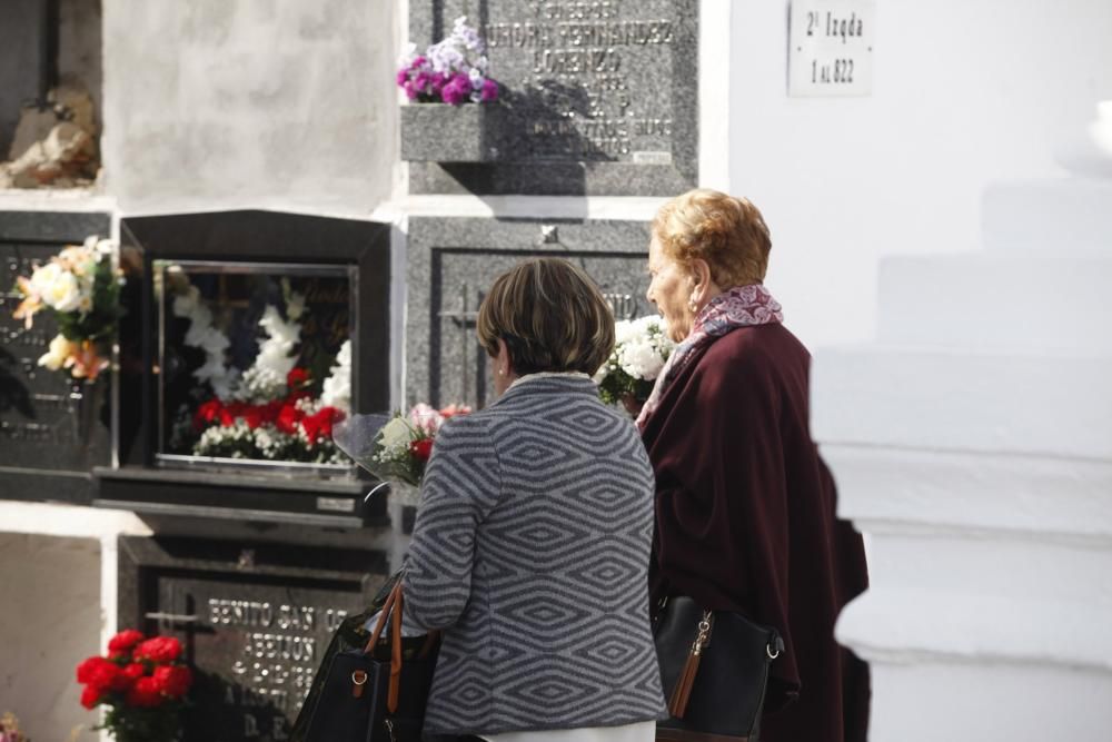 Día de Difuntos en el cementerio de Ceares, Gijón