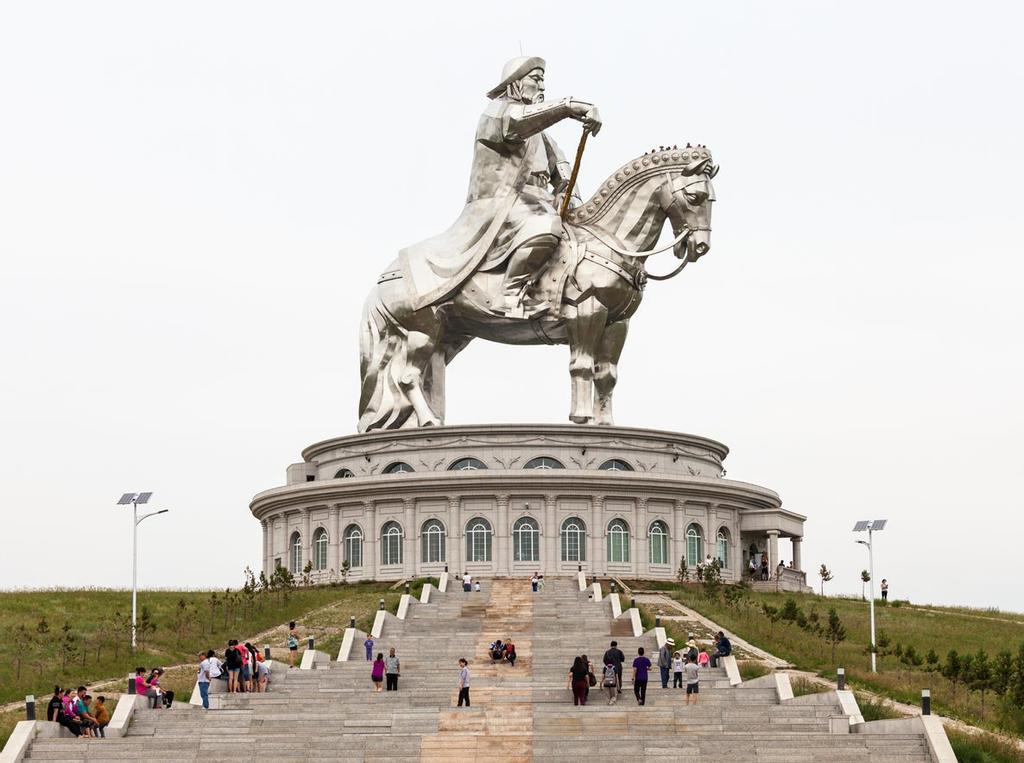 Escultura ecuestre de Genghis Khan.