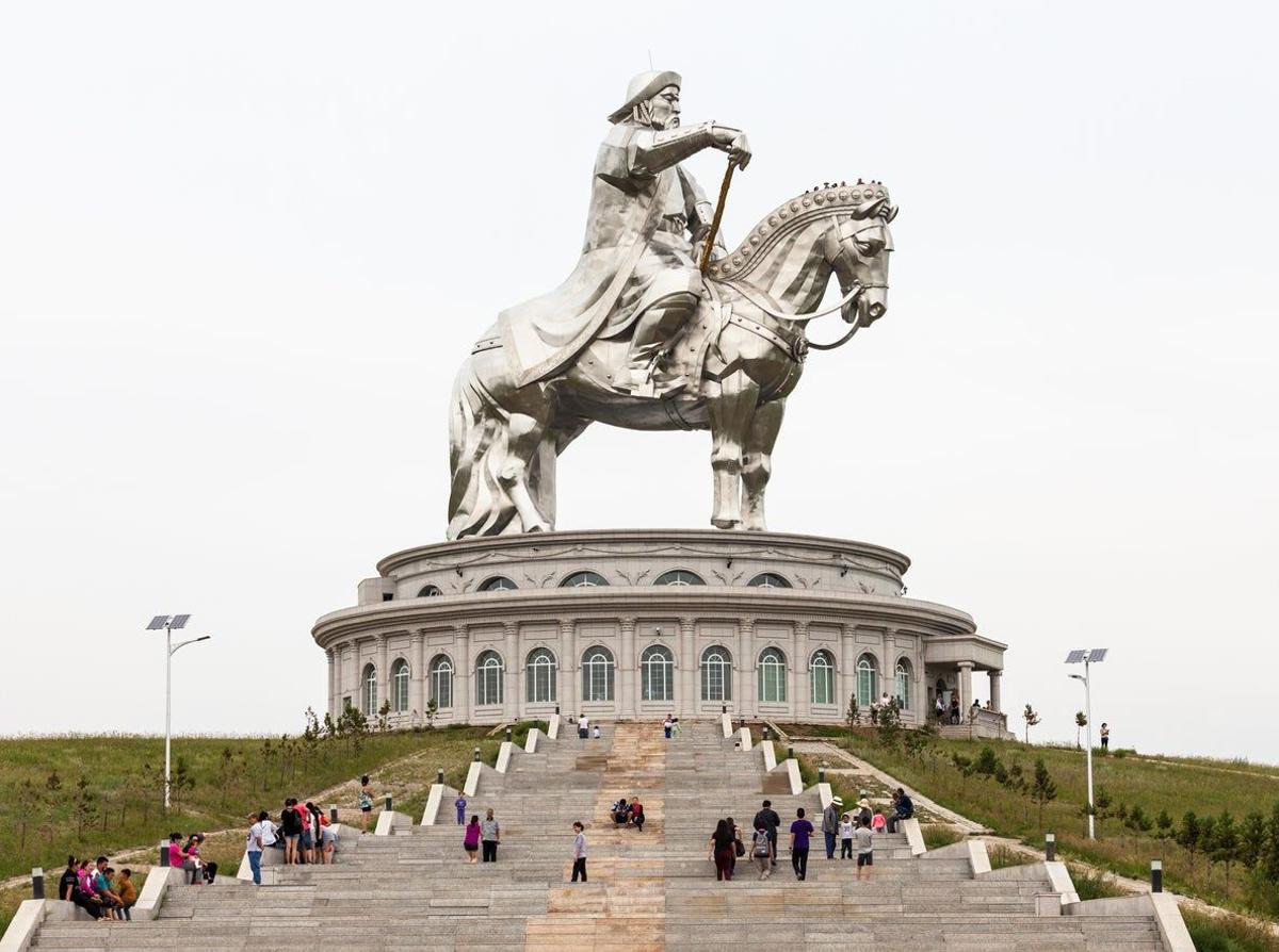 Escultura ecuestre de Genghis Khan