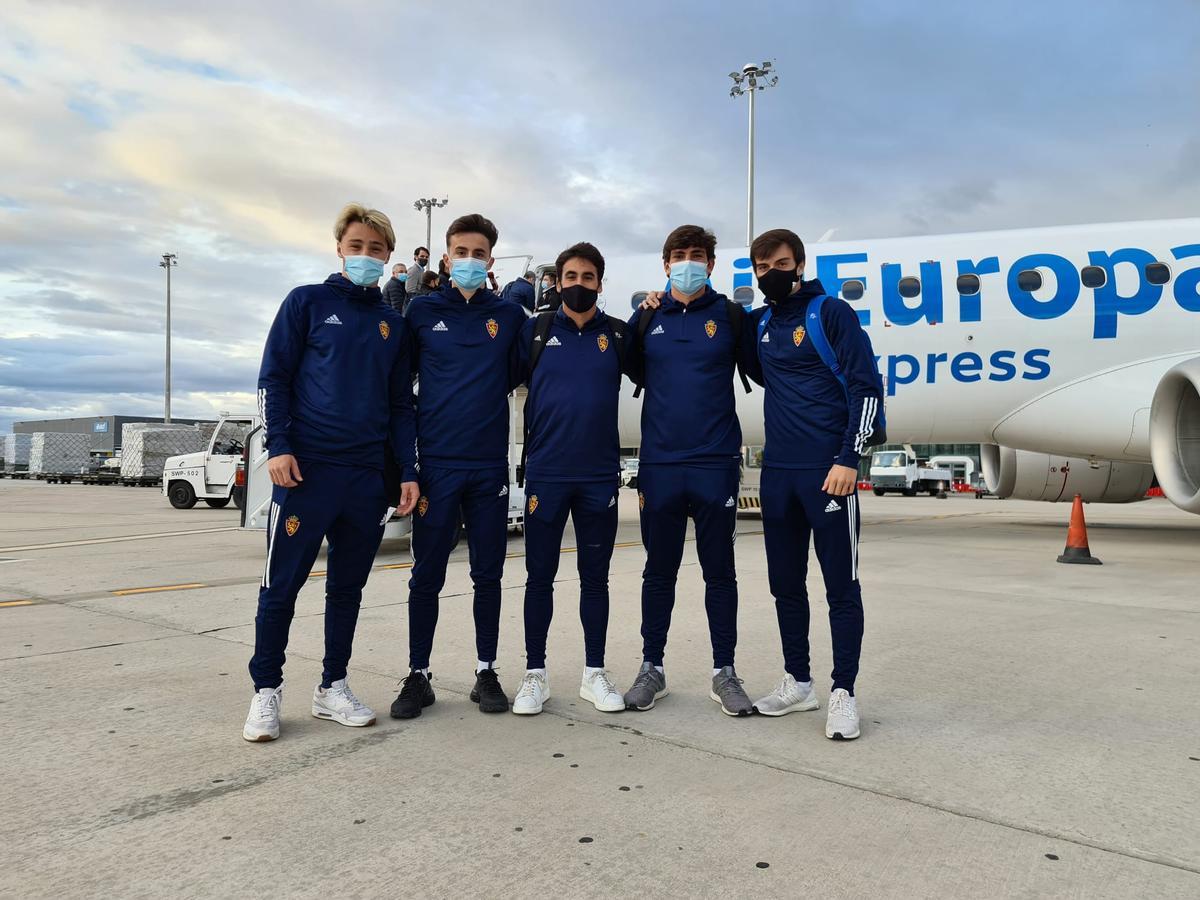 Juan Carlos Azón, Alejandro Francés, Jaime Sancho, Iván Azón y Francho Serrano, con el juvenil.