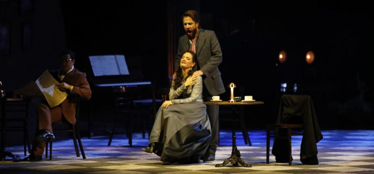 Borja Qiuiza (Ramón) y Vanessa Goikoetxea (Trini), en un pasaje de «Adiós a la bohemia». | Fernando Rodríguez