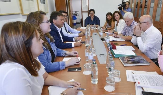 LAS PALMAS DE GRAN CANARIA. Reunión entre NC y PSOE para el pacto en el Cabildo  | 22/07/2019 | Fotógrafo: José Pérez Curbelo