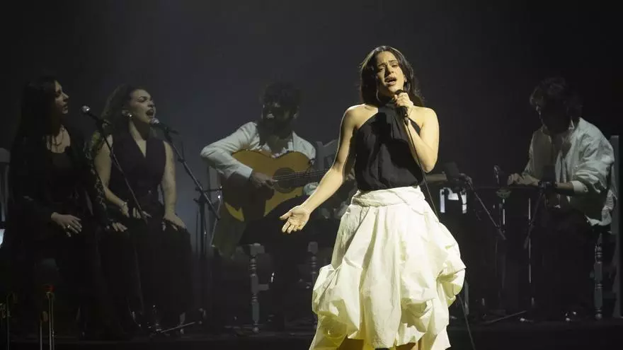 Rosalía aparece por sorpresa en el concierto por Palestina en el Palau Sant Jordi de Barcelona