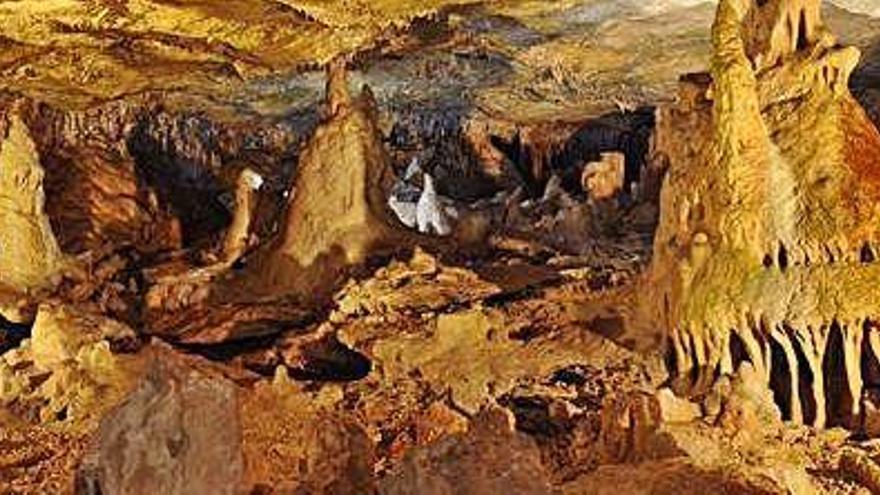 Les formacions espectaculars de l&#039;interior de la gruta palentina