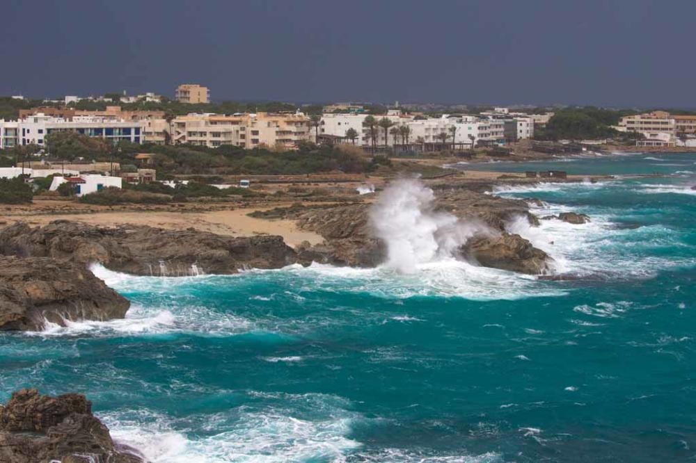 En Formenetra el viento, las olas y la lluvia han dibujado un paisaje muy especial
