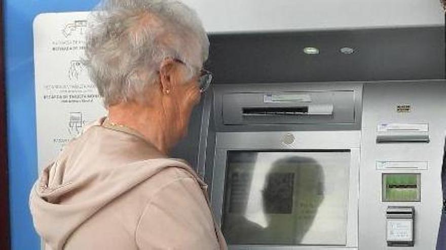 Adiós a los cajeros automáticos en España: así sacaremos dinero a partir de ahora