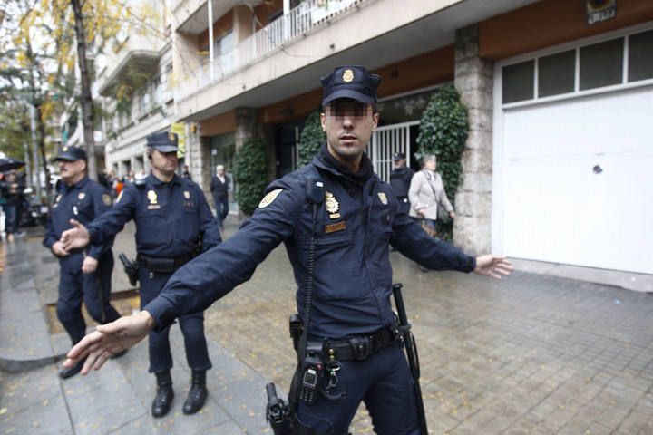 LA POLICIA NACIONAL ENTRA EN EL DOMICILIO DEL EXPRESIDENTE JORDI PUJOL