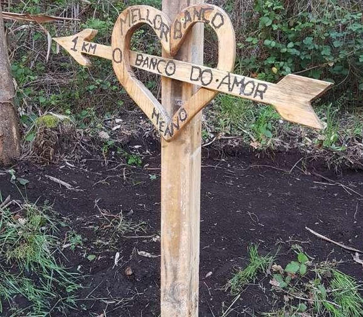 Señal del 'Banco do Amor', en Meaño