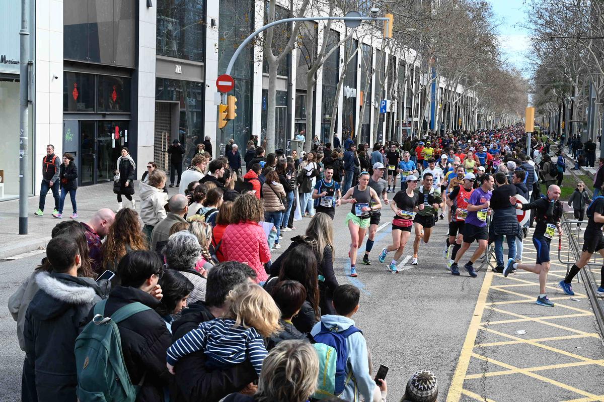 ¿Has participado en la Marató de Barcelona 2024? ¡Búscate en las fotos¡