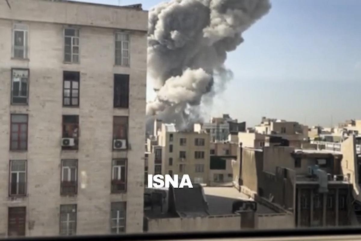 Irán cierra colegios y recomienda a la población salir de Teherán