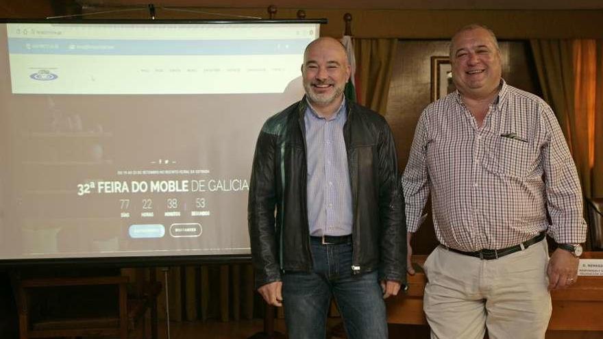 Óscar Durán y Nemesio Rey, ayer, al presentar la nueva página web de la Fundación. // Bernabé/Cris M.V.